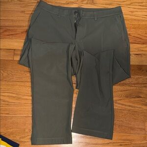 Men’s Lululemon ABC Relaxed Fit Army Green Trousers Size: 34”x34”